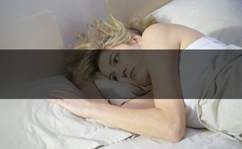 喝茶失眠怎樣才能快速入睡，這樣可以有效防止失-2