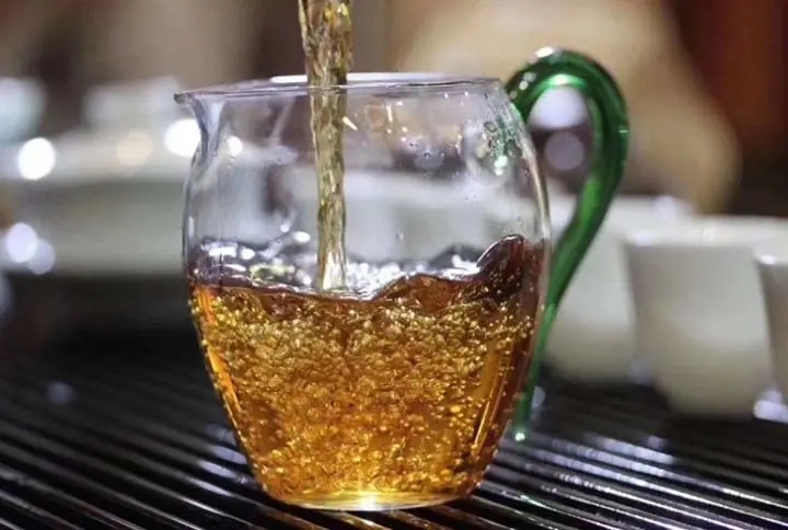 連“喉韻”和“鎖喉”都搞不清楚，就不要說懂普洱茶！