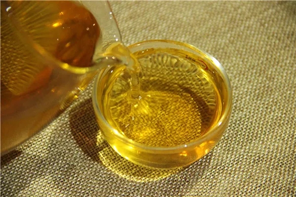 還在用自來水泡茶？難怪你泡的茶滋味不行~