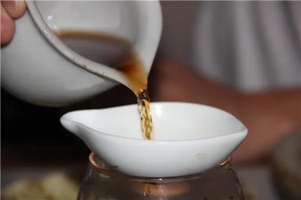 學(xué)會(huì)這4招，快速判斷出普洱茶年份！